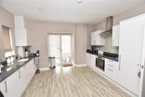 3 bedroom apartment for sale, Canvey Road, Canvey Island SS8