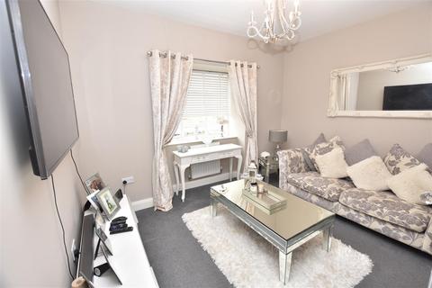 3 bedroom apartment for sale, Canvey Road, Canvey Island SS8