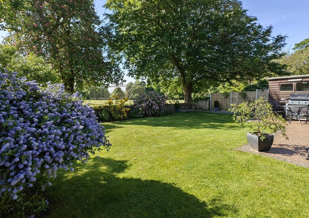 10 garden outside.jpg