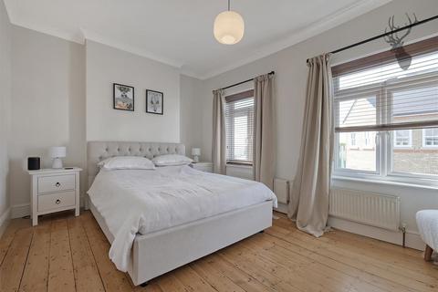 2 bedroom duplex for sale, Queens Road, Buckhurst Hill IG9