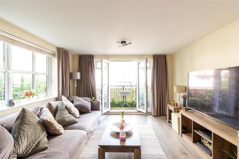 2 bedroom flat for sale, Centenary Way, Haywards Heath