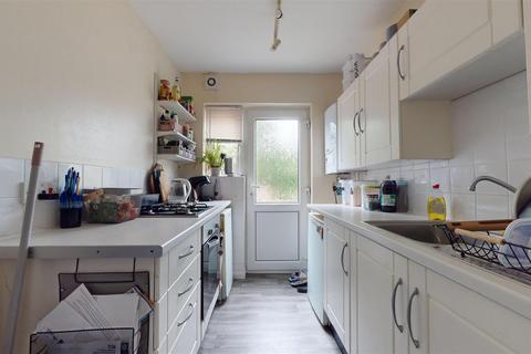 15 Wharnecliffe Close, Bristol, BS14 9NE