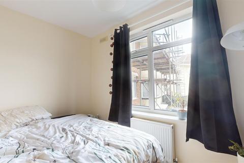 15 Wharnecliffe Close, Bristol, BS14 9NE