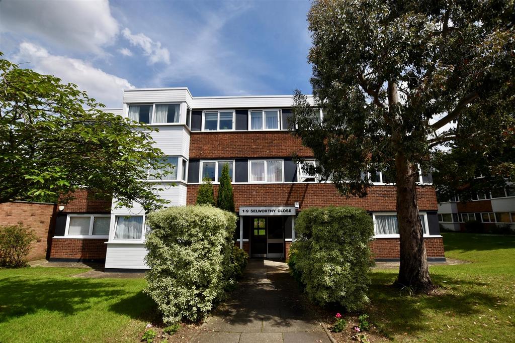 Selworthy Close, Wanstead Studio £225,000
