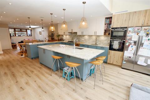 40 Ayot Path, Borehamwood, WD6 5BL