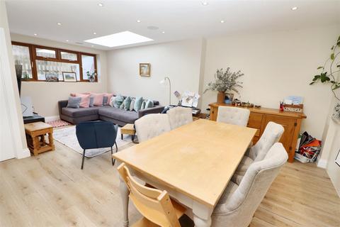 40 Ayot Path, Borehamwood, WD6 5BL