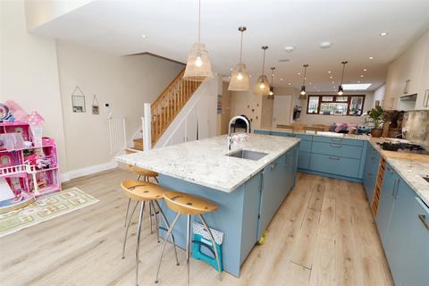 40 Ayot Path, Borehamwood, WD6 5BL