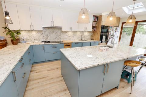 40 Ayot Path, Borehamwood, WD6 5BL