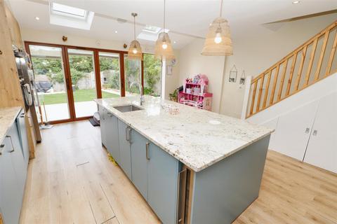 40 Ayot Path, Borehamwood, WD6 5BL