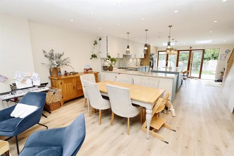 40 Ayot Path, Borehamwood, WD6 5BL
