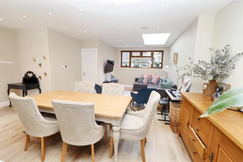 40 Ayot Path, Borehamwood, WD6 5BL