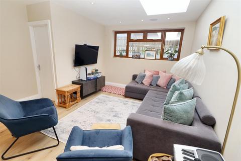 40 Ayot Path, Borehamwood, WD6 5BL