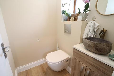 40 Ayot Path, Borehamwood, WD6 5BL
