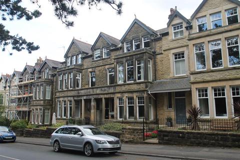 2 bedroom flat for sale, Harlow Moor Drive, Harrogate HG2