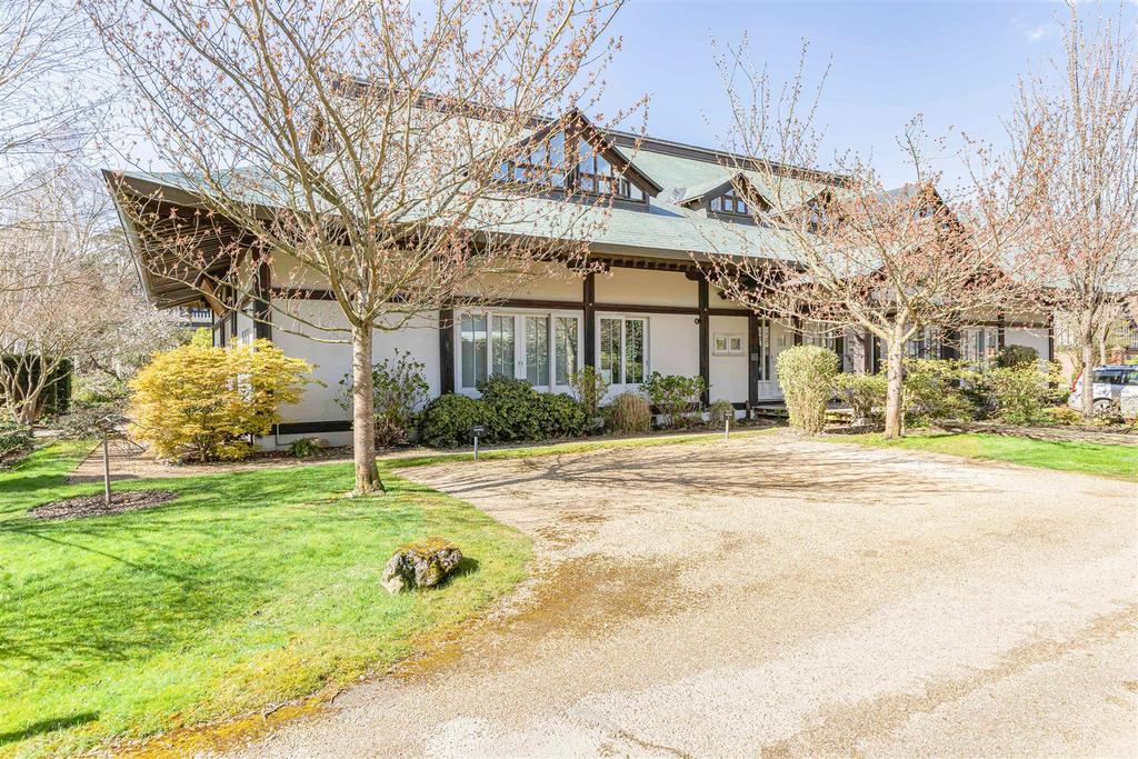 The Manor, Herringswell IP28 3 bed terraced house - £440,000