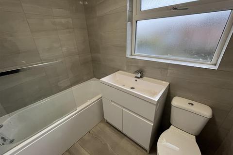 10 Abb Scott Lane, Bradford, BD6 2NF