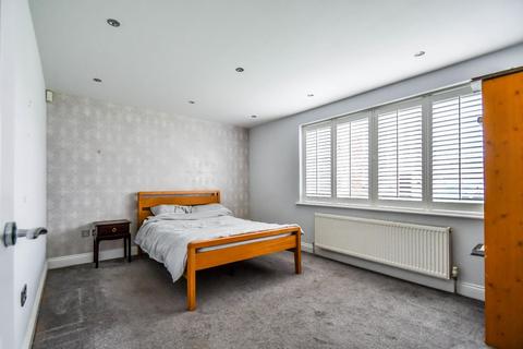 2 bedroom flat for sale, 199 Thorpe Hall Avenue, Southend-On-Sea SS1