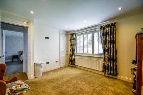2 bedroom flat for sale, 199 Thorpe Hall Avenue, Southend-On-Sea SS1