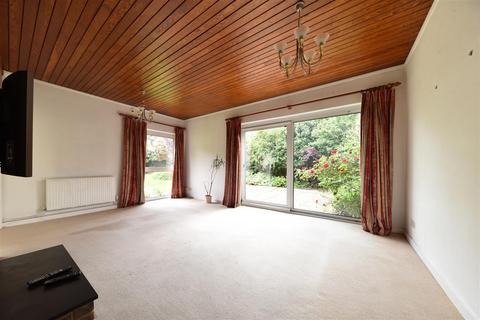 4 bedroom detached house to rent, Whitney Drive, Stevenage