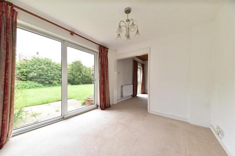 4 bedroom detached house to rent, Whitney Drive, Stevenage