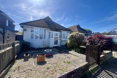 3 bedroom detached bungalow to rent, Hillcrest Avenue, Bexhill-On-Sea TN39