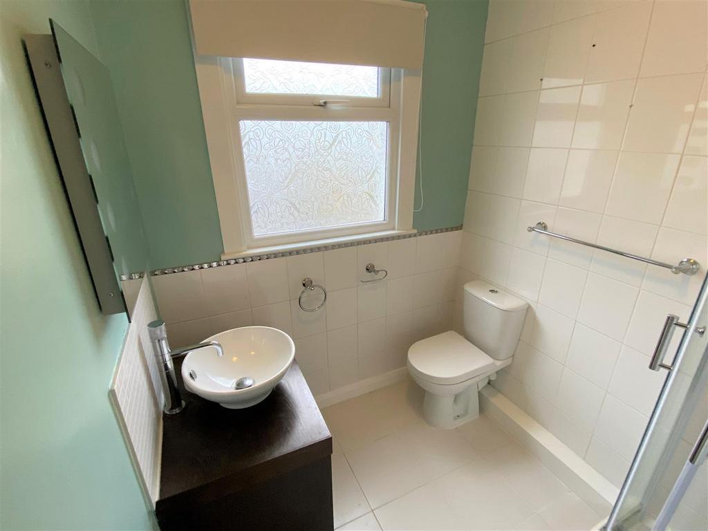 5 Henver Court Shower Room