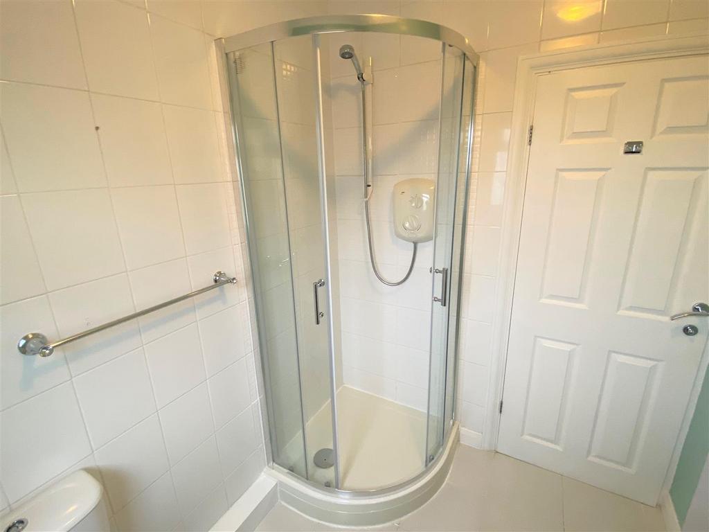 5 Henver Court Shower Room