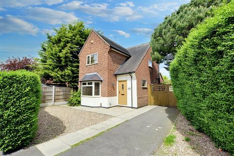 2 bedroom detached house for sale, Scrivelsby Gardens, Chilwell