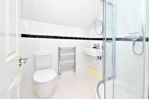 2 bedroom penthouse to rent, Eggars Hill, Aldershot GU11