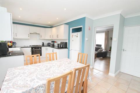 3 bedroom house for sale, Pitwood Green, Tadworth KT20