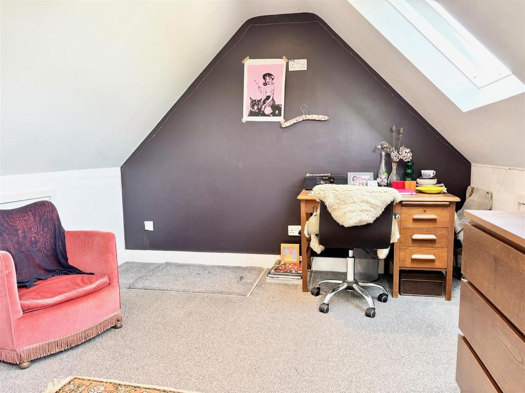 Loft room2.jpg