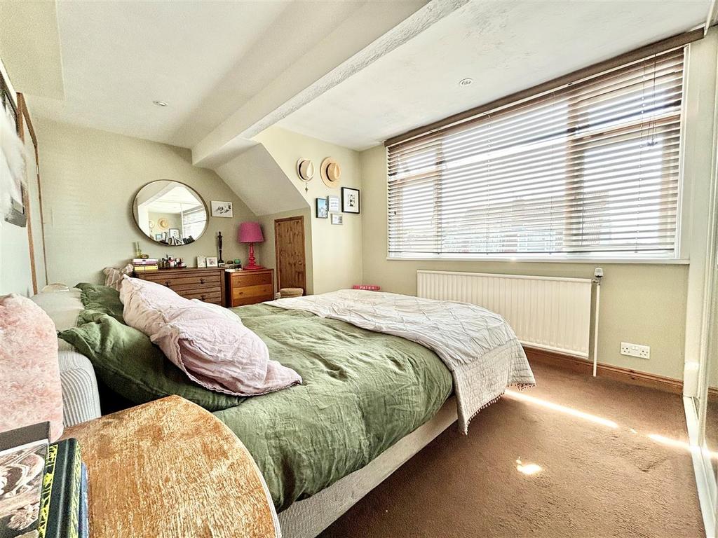 Bed1.jpg