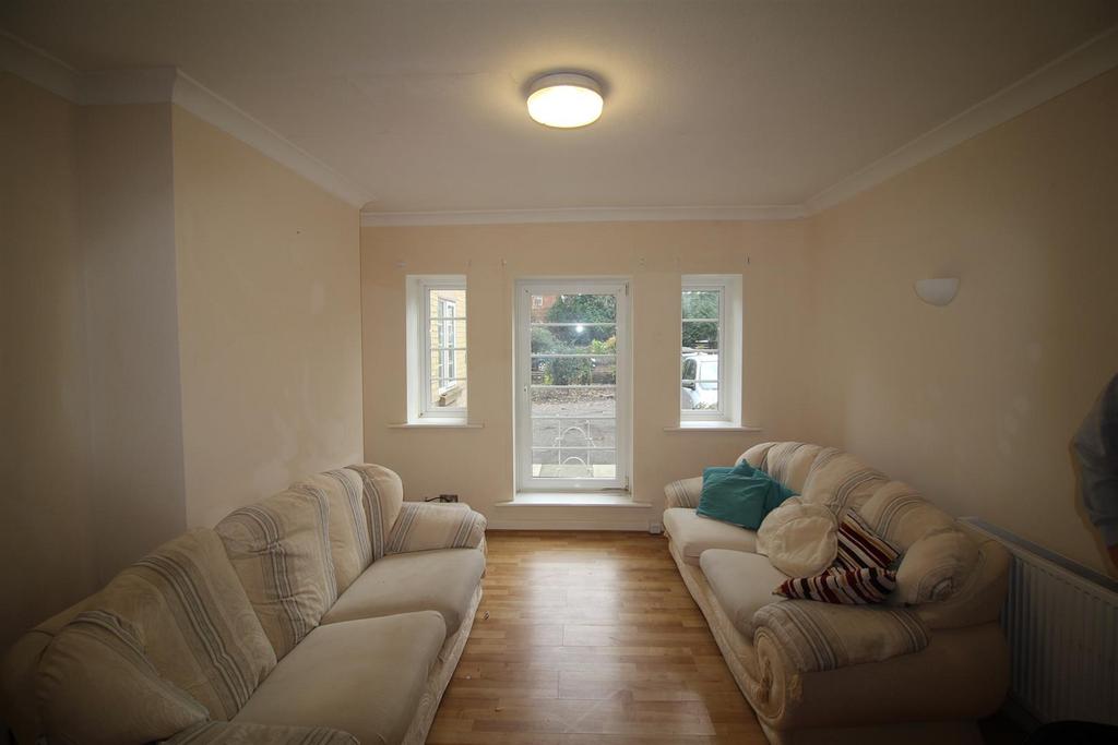 Hulse Road, Southampton 2 bed apartment £1,250 pcm (£288 pw)