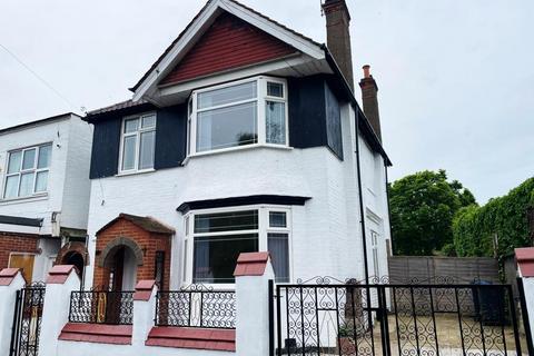 3 bedroom detached house to rent, Shakespeare Road, W3