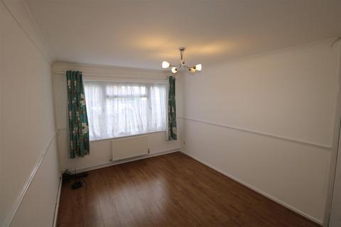 2 bedroom maisonette to rent, Luther Close, Edgware