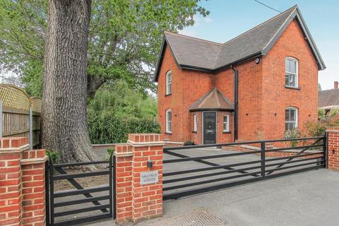 3 bedroom detached house for sale, Ashwells Road, Pilgrims Hatch, Brentwood