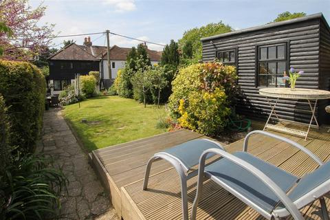22 Mores Lane, Pilgrims Hatch, Brentwood, CM14 5RU