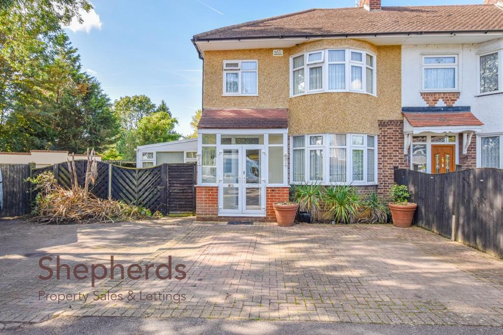 Admirals Walk, Hoddesdon EN11 3 bed end of terrace house for sale £