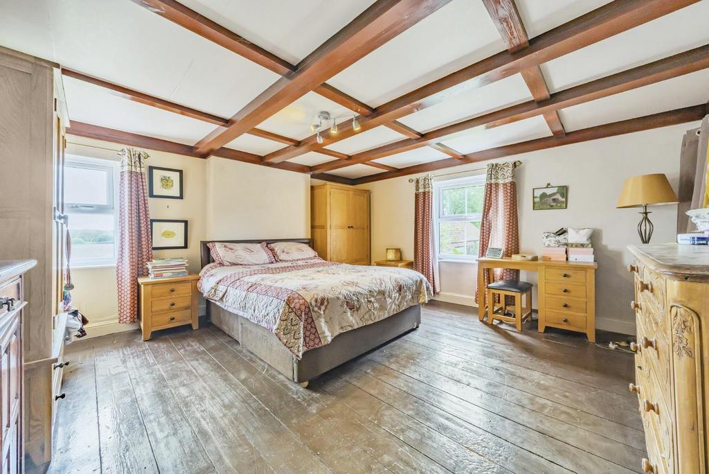 MASTER BEDROOM.jpg