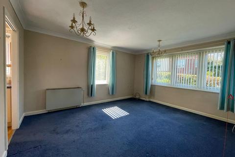 2 bedroom flat for sale, Champions Court, Dursley