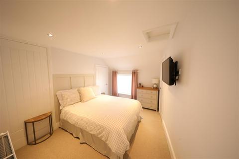 10 Kirk Road, Preston, Hull, HU12 8UD