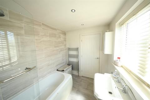 10 Kirk Road, Preston, Hull, HU12 8UD