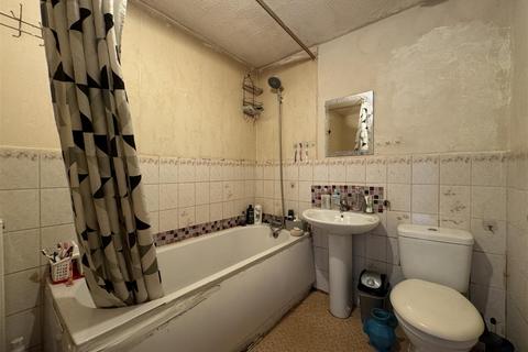 3 Greton Close, Manchester, M13 0YR