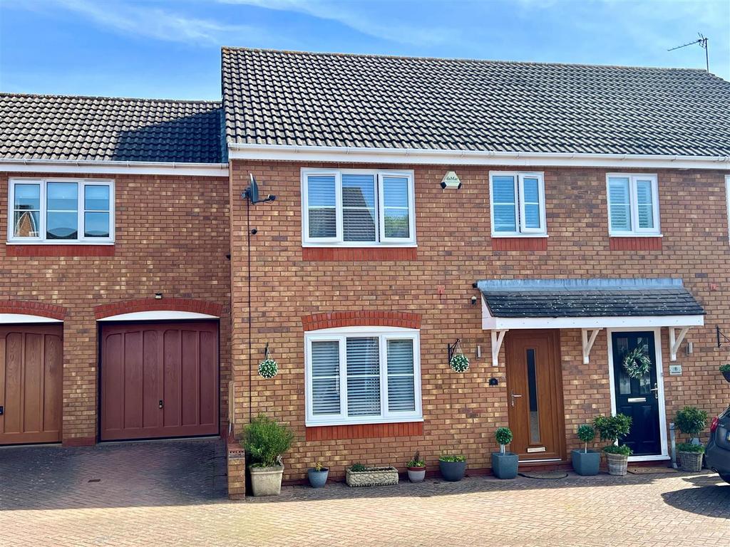 Marshfield, Dickens Heath, Solihull 3 bed semidetached house for sale