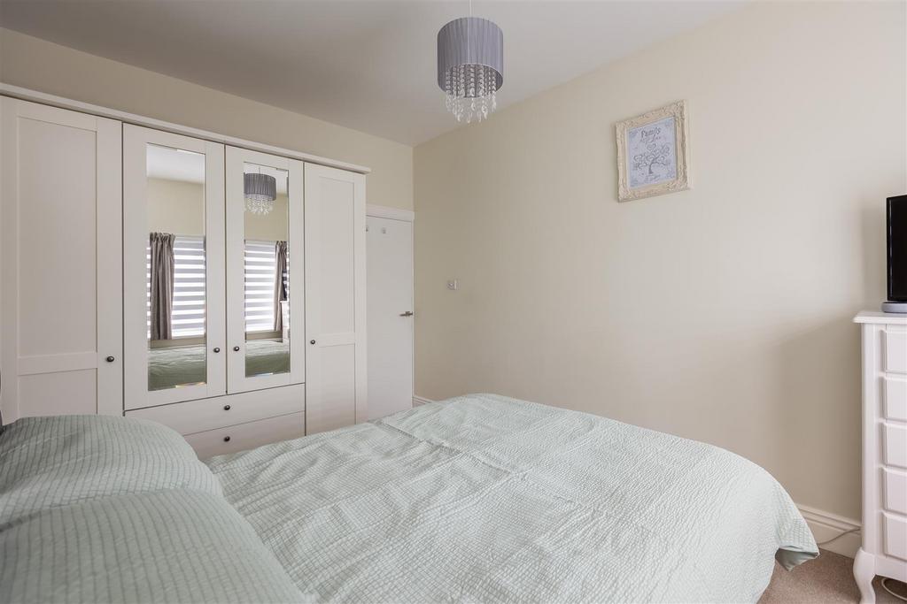 Queensgate 169 Bedroom 2-2.jpg