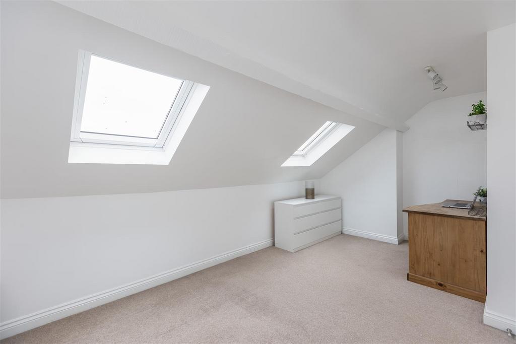 Queensgate 169 Bedroom 1-1.jpg