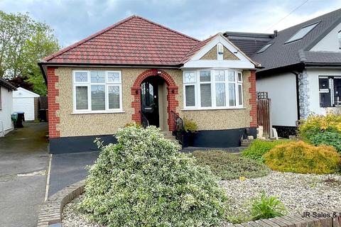 3 bedroom detached bungalow for sale, South Drive, Cuffley