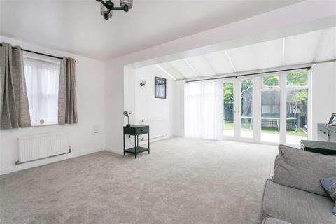 5 bedroom end of terrace house for sale, Graylands Close, Cippenham