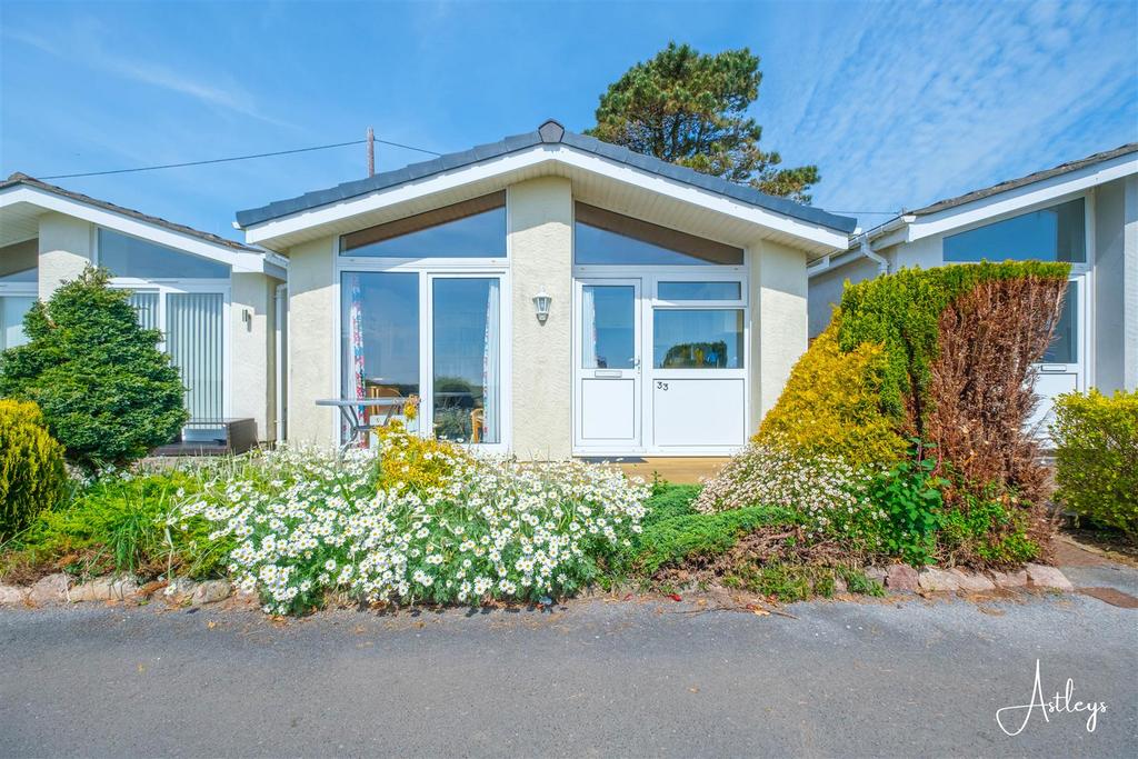New Park, Port Eynon, Swansea 2 bed detached house for sale £125,000
