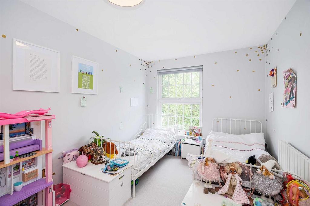 9 Eastway Wanstead-16.JPG